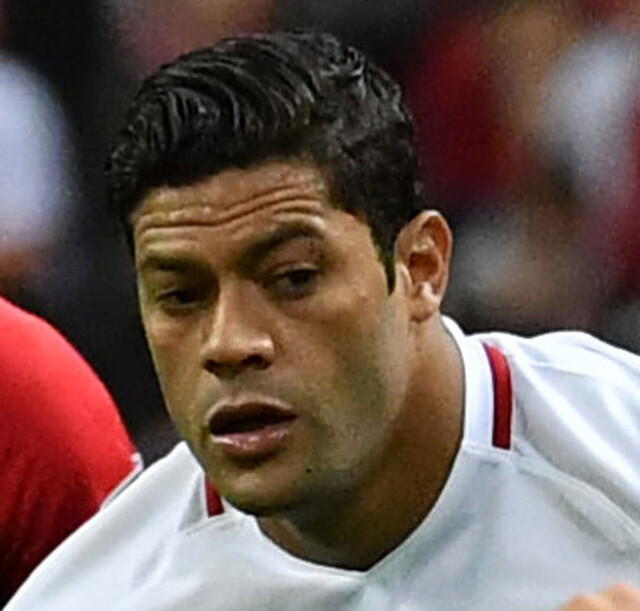 フッキが第4子妊娠中の妻と水着ツーショット公開 妻は前妻の姪 ライブドアニュース