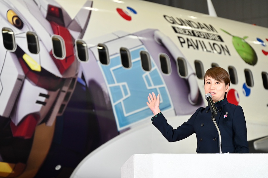 JAL、737特別塗装機「JALガンダムJET」公開 11月頃まで国内線で運航