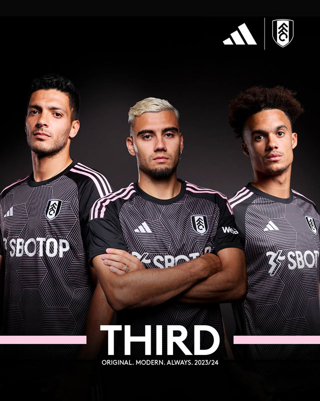 フラムは今「ピンク」ブーム！新サードユニ、屈強そうな黒白を“桜色”で