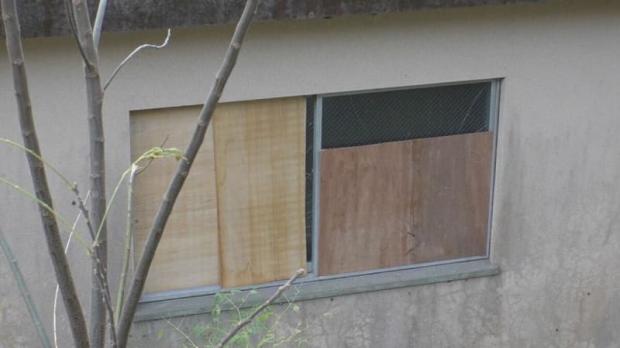 中学校の窓ガラスが約30枚割れる 警察が器物損壊の疑いなどで捜査