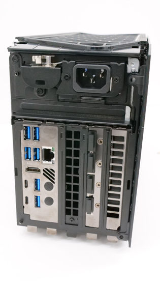 Intelのゲーマー向け超小型ベアボーンキット「NUC 11 Extreme Kit