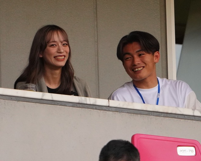 上田の妻・由布さんが新ヘアスタイルを披露した。（C）SOCCER DIGEST