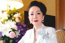  ���󥿥ӥ塼�˱������䲼����ʼ̿����ܻ�̿����� 