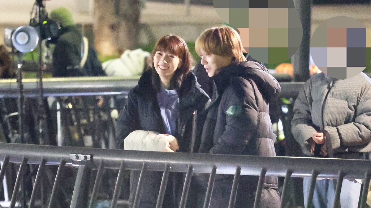 松本穂香と伊野尾慧が目黒川沿いで仲良く…ドラマロケ現場を目撃