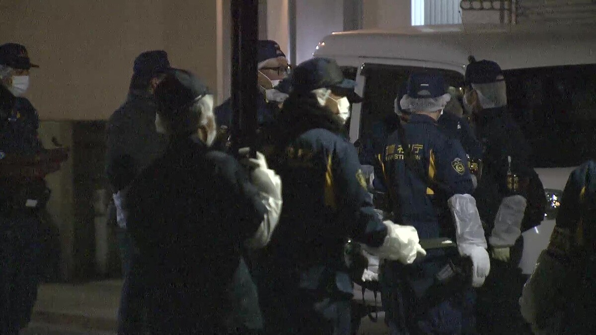 玄関を開けたら突然頭突き…外国籍の男が包丁手に「財布よこせ」