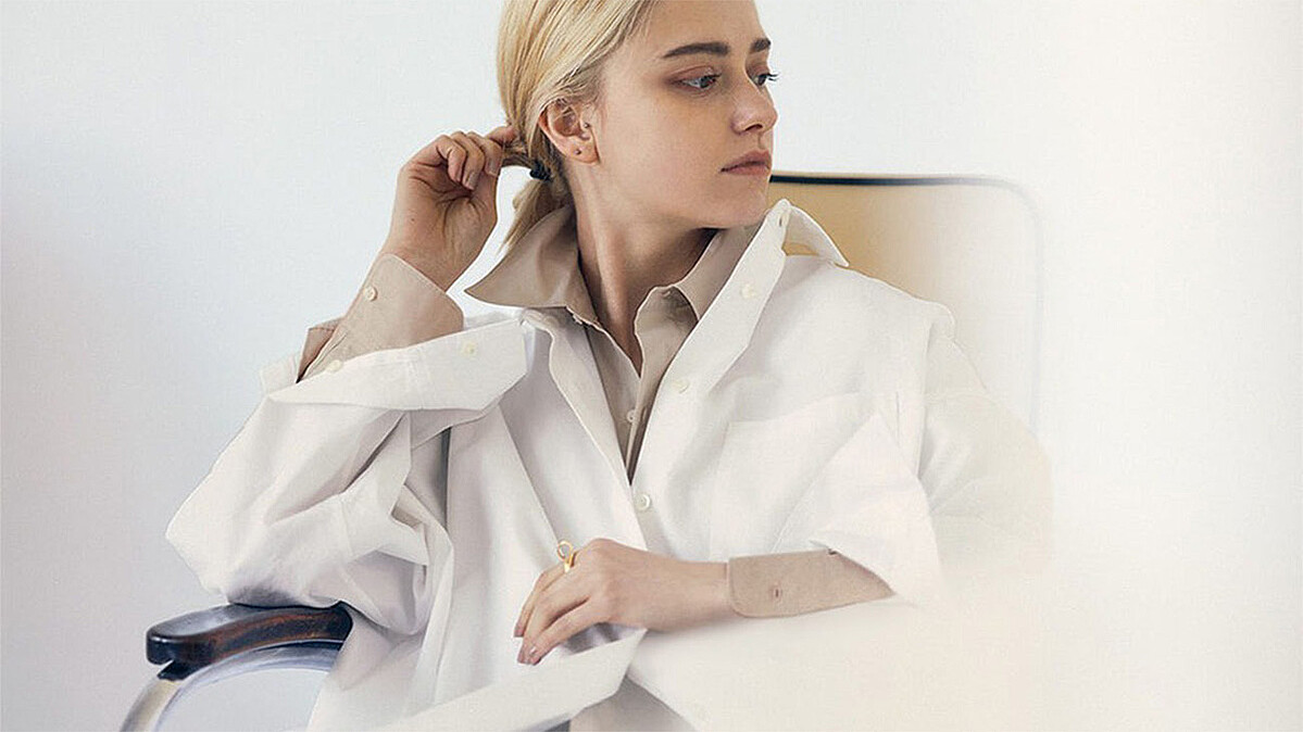 「定番の3色だけでオシャレに見える」シンプルなコーディネートの「上手な成功例」