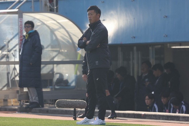 広島皆実を率いる上田監督。母校を3大会ぶりの選手権出場に導いた。写真:森田将義