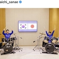 日韓首脳 ドラムをたたき合う