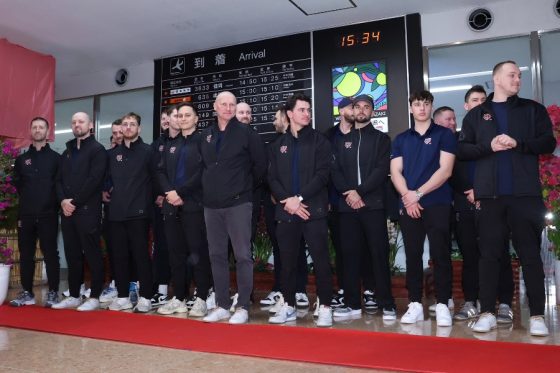 空港でセレモニーに参加したチェコ代表【写真：加治屋友輝】