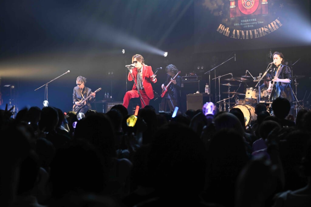 【ライヴレポート】BREAKERZ、19周年記念公演<19 BOX>に愛しき軌跡と加速する衝動「I.K.Z.」
