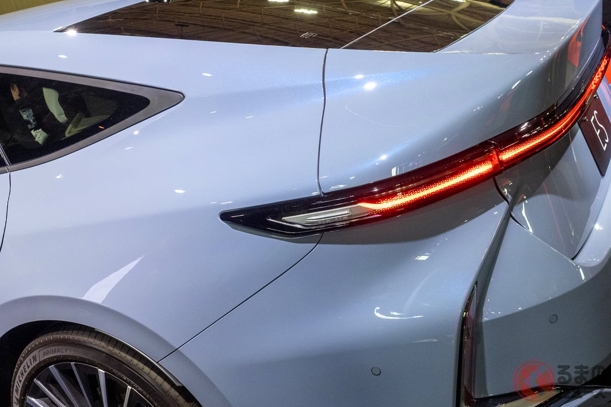  2026年春に発売予定の新たな「大型セダン」が実車公開へ！ 