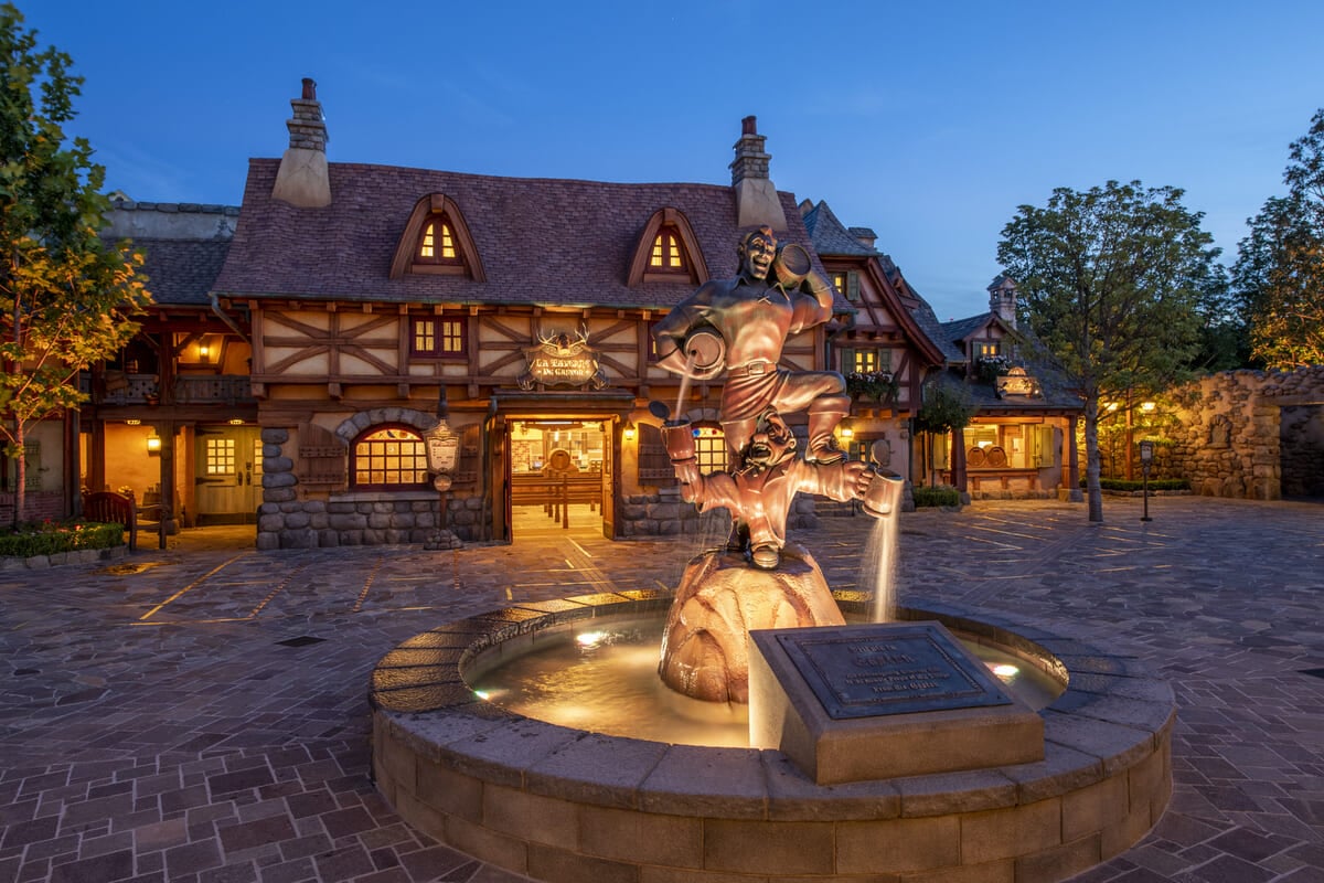 劇団四季ミュージカル『美女と野獣』とパーク両方楽しめる！東京