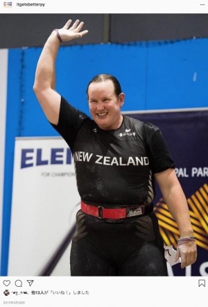 �ȥ�󥹥���������ν��ҽ��̵����ꡢ������롦�ϥС��ɤ���ʲ����ϡ�It Gets Better Paraguay��2017ǯ3��29����Instagram�֡�LaurelHubbard es una halterófila ��levantadora de pesas�ˡס٤Υ����꡼�󥷥�åȡ�