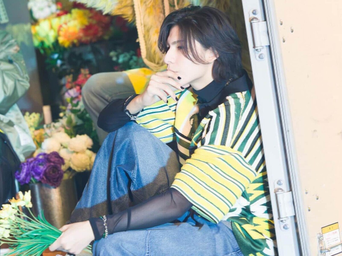 Snow Manのラウールさんは3月25日、自身のInstagramを更新。新曲『BANG!!』のミュージックビデオのオフショットを公開しました。(サムネイル画像出典:ラウールさん公式Instagramより)