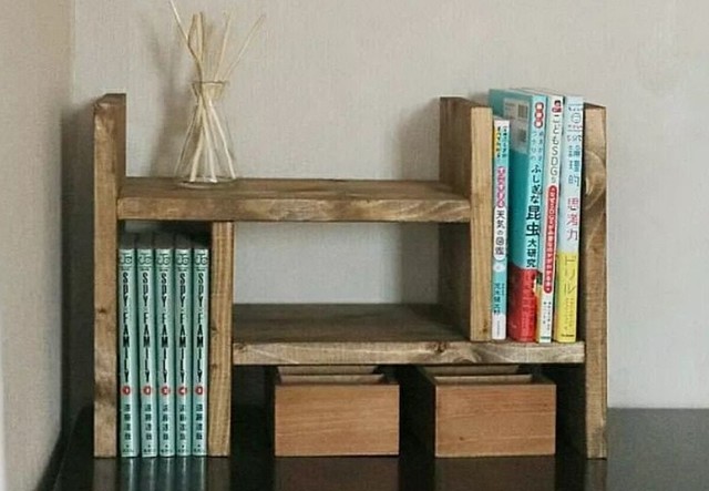 春から中学生の息子に母がDIY「卓上本棚」がサイズ調整可能で使い