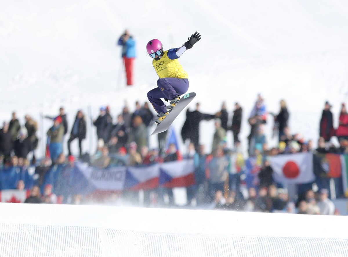 ゴールを目指しジャンプする吉田蓮生（撮影・吉澤敬太）