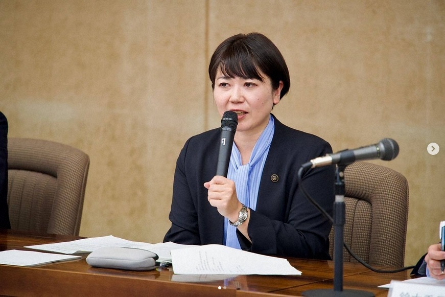 ラブホ密会報道の小川晶前市長、市役所ではダメな理由を説明「会議室を…」