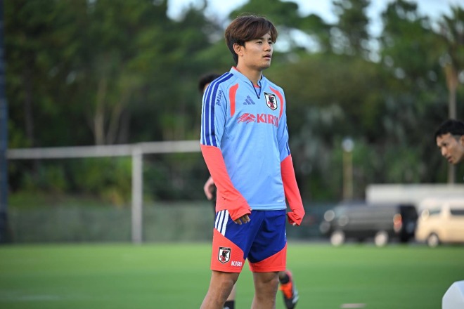 22日に日本代表へ合流した久保。写真：金子拓弥（サッカーダイジェスト写真部）