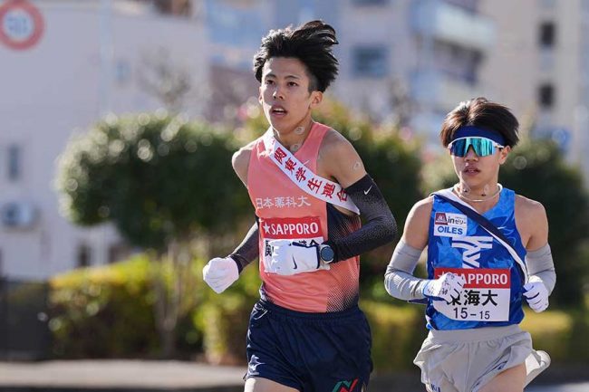 学生連合の染谷雄輝（手前）【写真：アフロ】