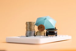 自宅の駐車場で車をぶつけ、修理代「3万円」に…。妻は「せっかく自動車保険に入っているから使おう」と言いますが、少額でも保険を使ったほうが得なのでしょうか？
