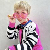 「おばさんの服装って何!?」63歳の“ド派手”インスタグラマーを直撃。ママ友や両親からの視線…昭和時代も“自分を貫いた”わけ