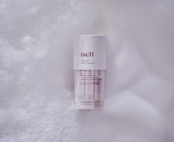 「melt」の生炭酸パウダーがリニューアル。“とろふわ泡もち”200%でゴワつき髪もすっきり