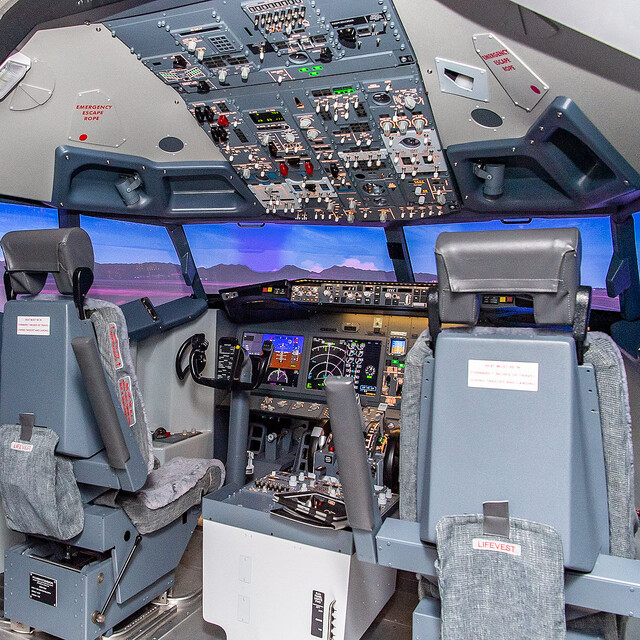 コックピット 取りに来れる方のみ