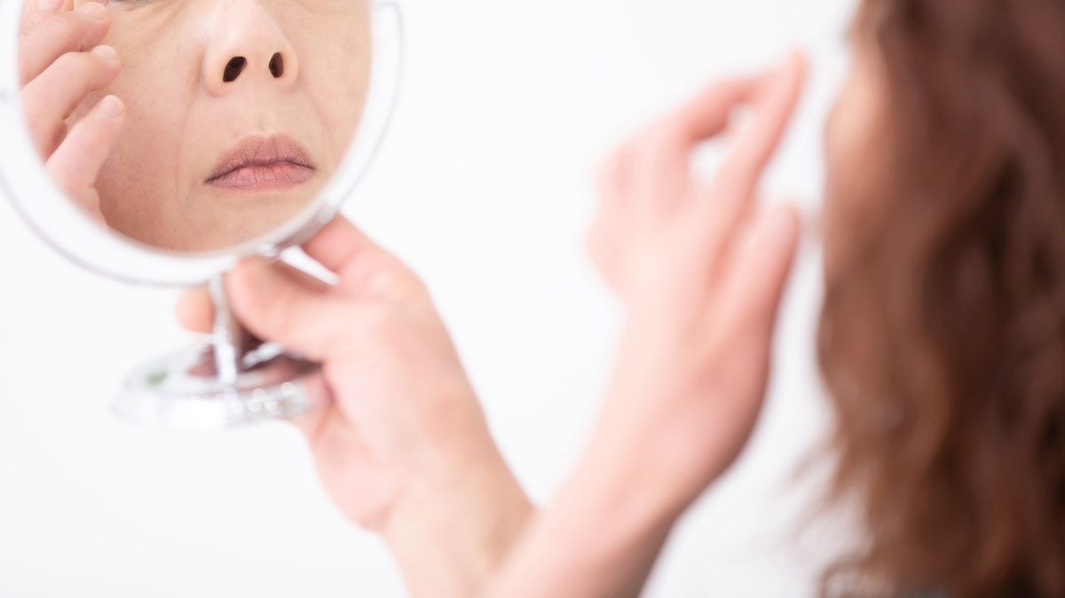 鼻から息を出すたびに、鼻の穴の中でパタパタと…（写真：stock.adobe.com）