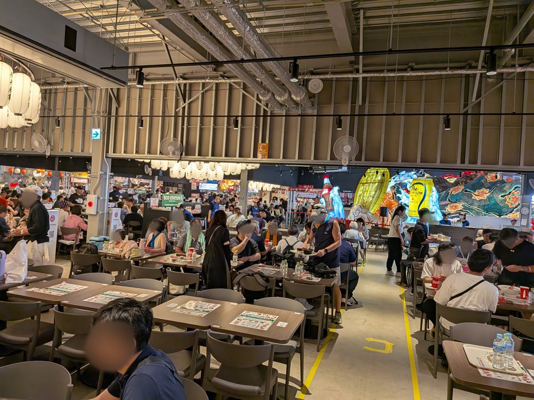 万博で物議｢立ち食い強制フードコート｣の実態 - ライブドアニュース