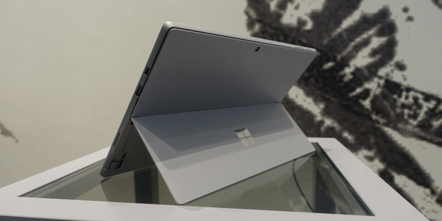 ���ܥޥ��������եȡ�Surface Pro��LTE�б���ǥ��ˡ�͸�����12��8���ʶ�ˤ��ȯ��