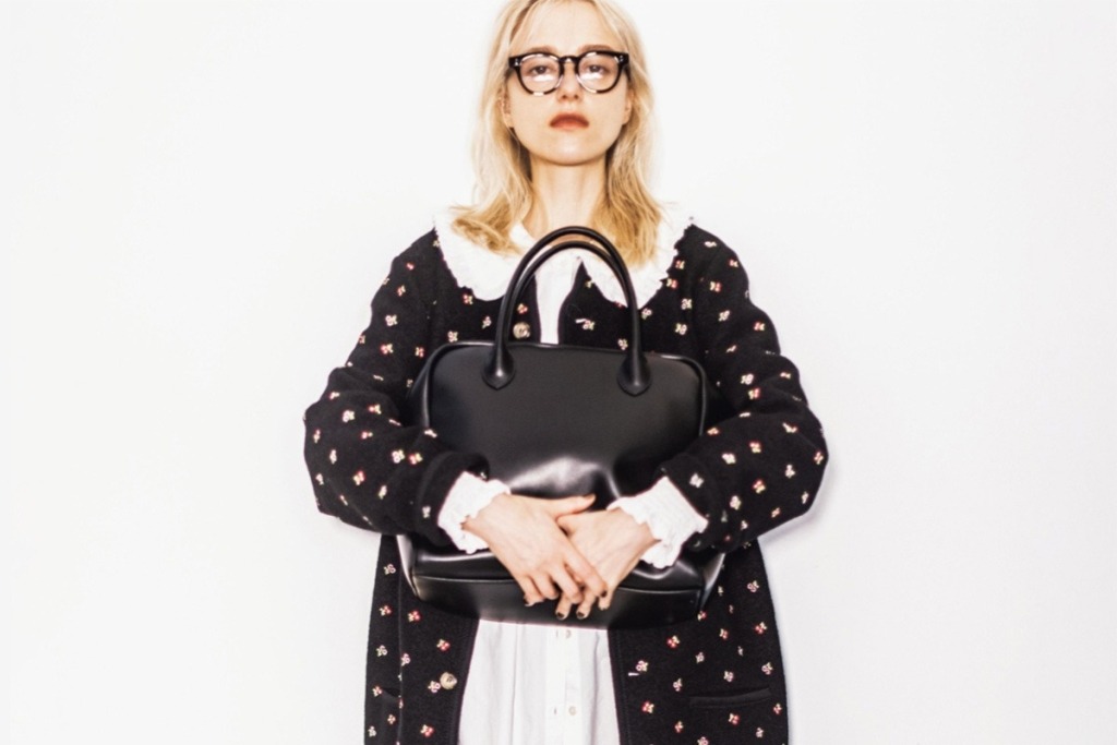 どんな服にも「用事にも合う」人気スタイリストが愛用する「欠点のない黒バッグ」