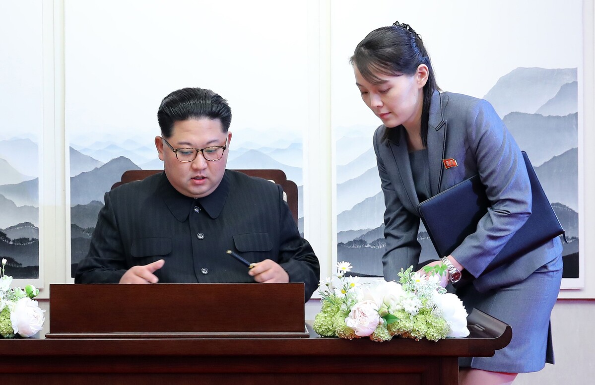 南北首脳会談のため板門店の韓国側施設を訪れた金正恩氏と金与正氏(板門店共同取材団)