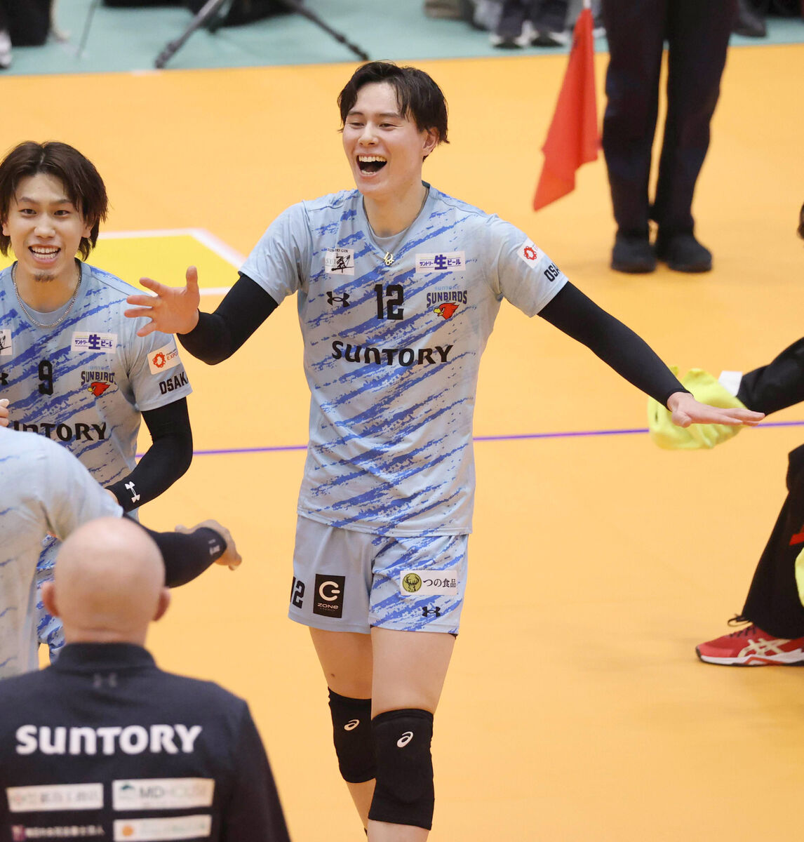 ママさんバレー ブルマ サントリーが２３勝目 超満員の長野開催で高橋藍がＰＯＭ「皆さん最高で～す！」長野にストレート勝ち…ＳＶリーグ - ライブドアニュース