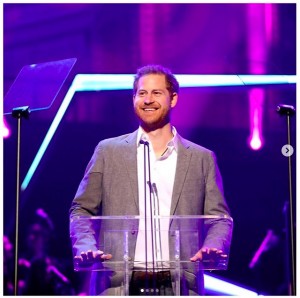英王室きっての人気者だったヘンリー王子(画像は『The Duke and Duchess of Sussex 2019年11月17日付Instagram「The Duke of Sussex attended the inaugural OnSide Awards at the @RoyalAlbertHall this evening, joining over 2,500 youth, volunteers and staff of @OnSideYZ.」』のスクリーンショット)