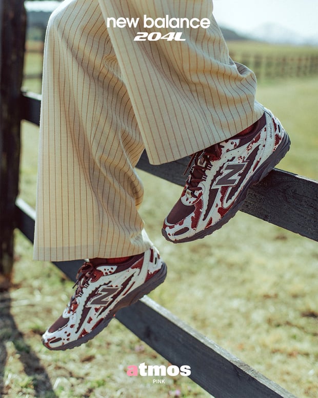 アトモスがニューバランスに別注 アッパーに牛柄をあしらった「U204L」発売