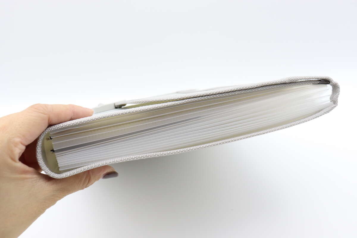 ごちゃつく書類をひとまとめ！整理整頓がが捗る100均優秀文具