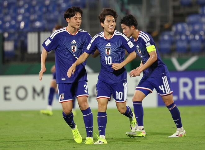 今大会３点目を決めた佐藤（10番）。(C)AFC