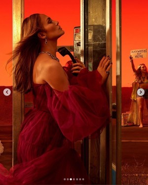 『Vanity Fair』誌の「ハリウッド特集」に登場したジェニファー・ロペス(画像は『Vanity Fair 2020年1月13日付Instagram「The 26th Vanity Fair Hollywood Issue is here.」』のスクリーンショット)
