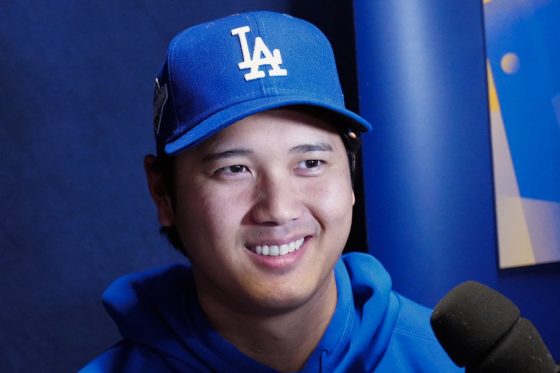 ワールドシリーズ前日会見に臨んだドジャース・大谷翔平【写真:荒川祐史】