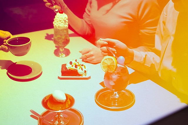 薄野喫茶パープルダリア テーブル