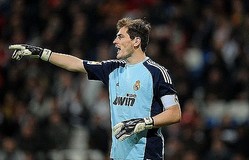 これぞ守護神 絶体絶命のピンチにカシージャスが捨て身のスーパーストップ アンビリーバブル セーブス ライブドアニュース