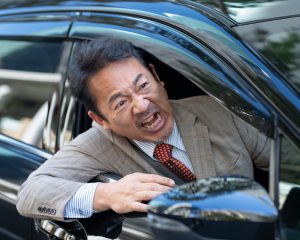 老紳士の「場所を移して話しましょう」機転で…ピンチのカップルが救われる