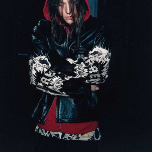 Y'sとSupremeが待望のコラボ実現 レザージャケットから扇子まで