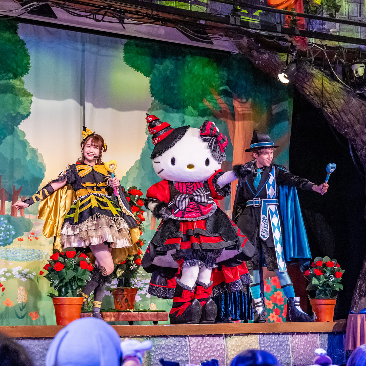 ハローキティとマジシャンが魔法使いの世界へ誘うハロウィーンイベント