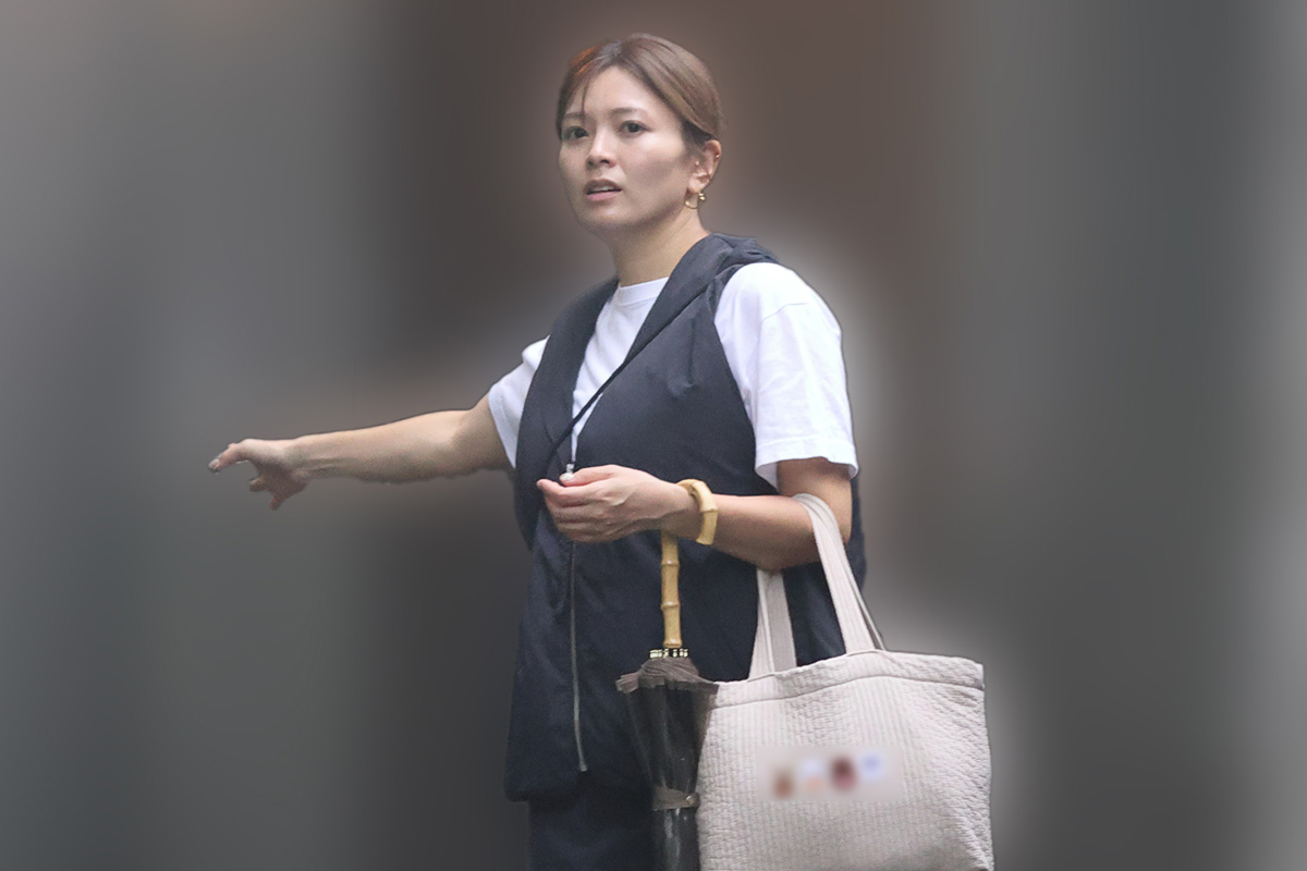  24年10月中旬の昼下がり、本誌が目撃した瀬戸サオリ（写真：本誌写真部） 