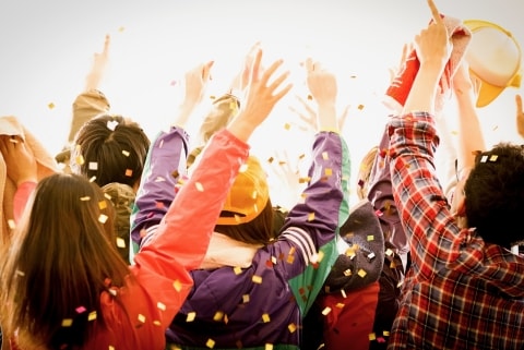 「米俵が落ちてきた衝撃」ライブ観客のダイブ直撃、人気漫画家が負傷…これ傷害罪？ - ライブドアニュース