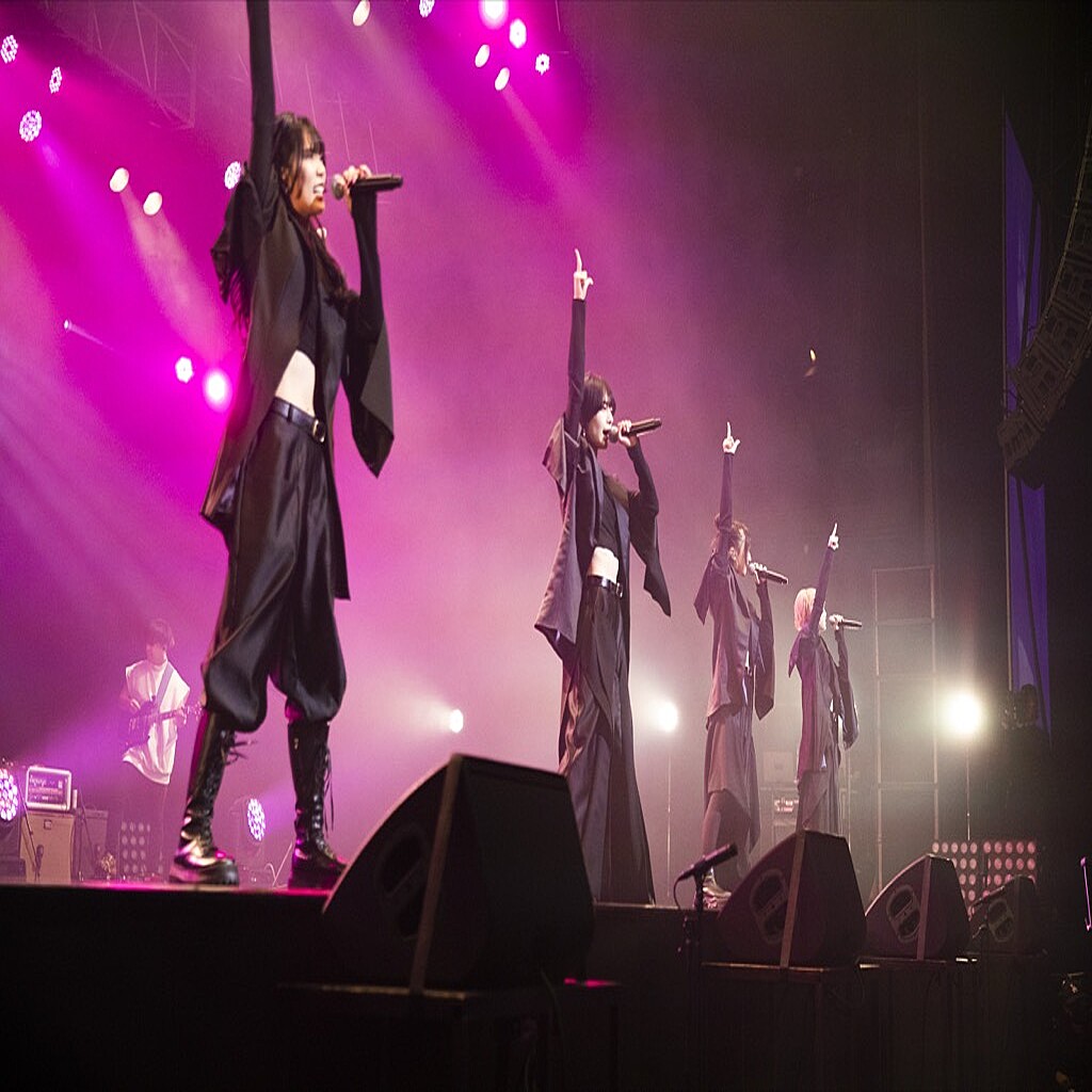 ExWHYZ、DONGROSSOとともに「DON'T CRY」を完全体パフォーマンス。3