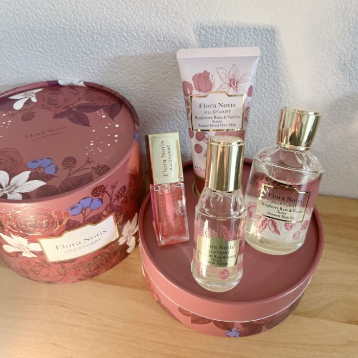 Flora Notis JILLSTUART】のホリデー限定コフレ♡ - Peachy（ピーチィ
