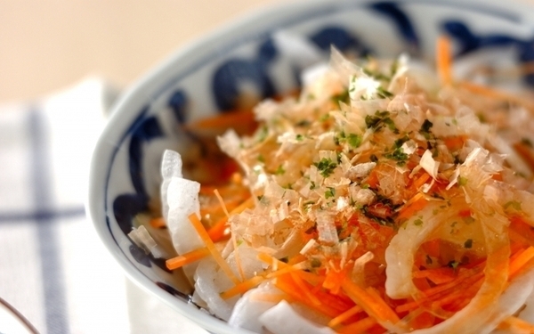 春にしか出会えない「新玉ネギ」の魅力を生かしたサラダレシピ8選