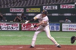 ソフトバンク柳田悠岐 右手一本で放った規格外アーチに自身もびっくり ライブドアニュース